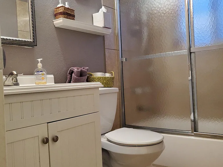 Top level full bathroom.