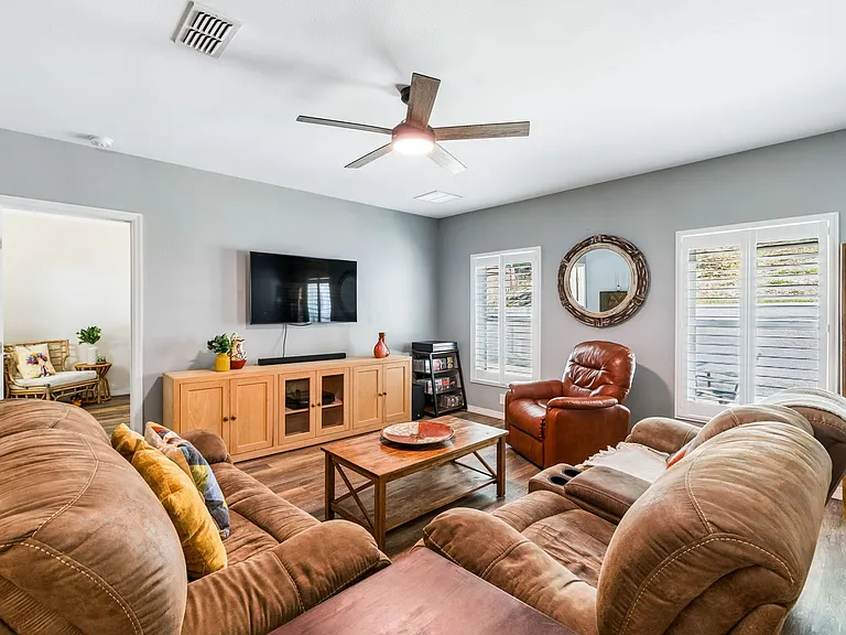 107 Parkhurst Ln — Photo 5