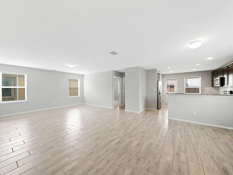 12042 Silver Lgt — Photo 12