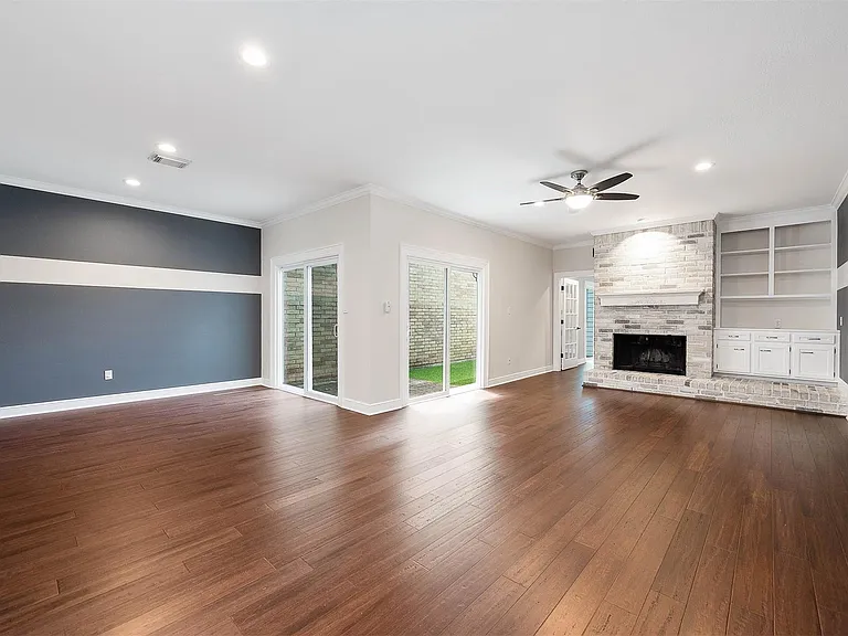 2470 Country Club Dr — Photo 3