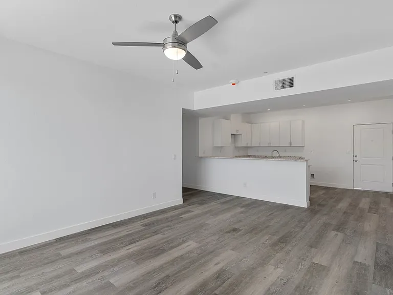 4846 S Jones Blvd — Photo 9
