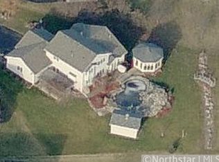 1841 Catalina Dr, Woodbury, MN 55125