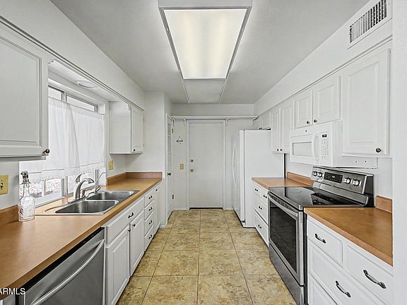 4th image of 16213 N MEADOW PARK Drive