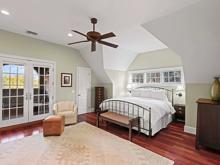 102 McGregor Dr — Photo 12