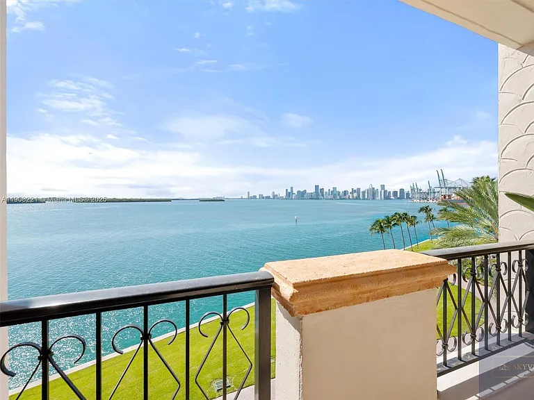 5142 Fisher Island Dr #5142 — Photo 16