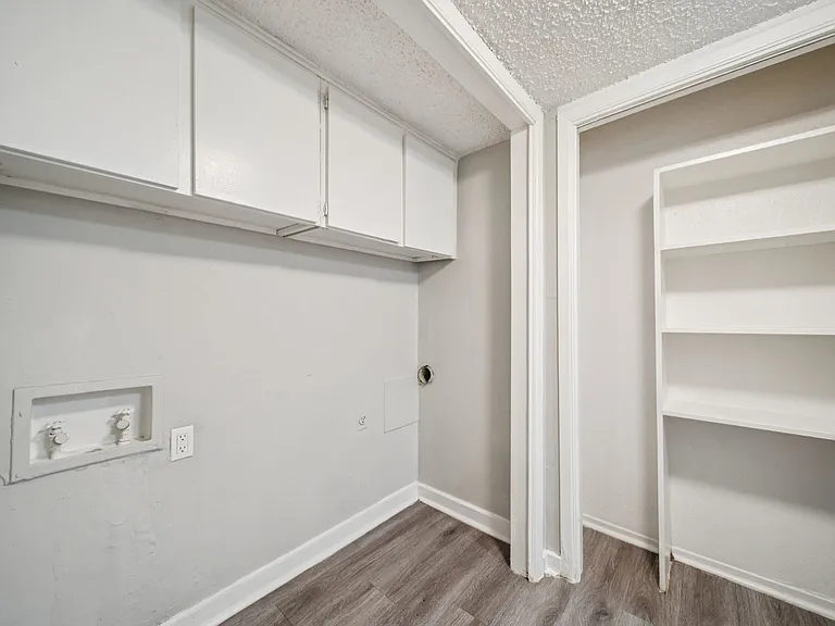 Cedar Park Apartments — Photo 15
