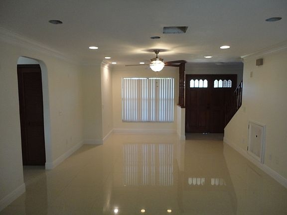 4th image of 2568 Albany Dr