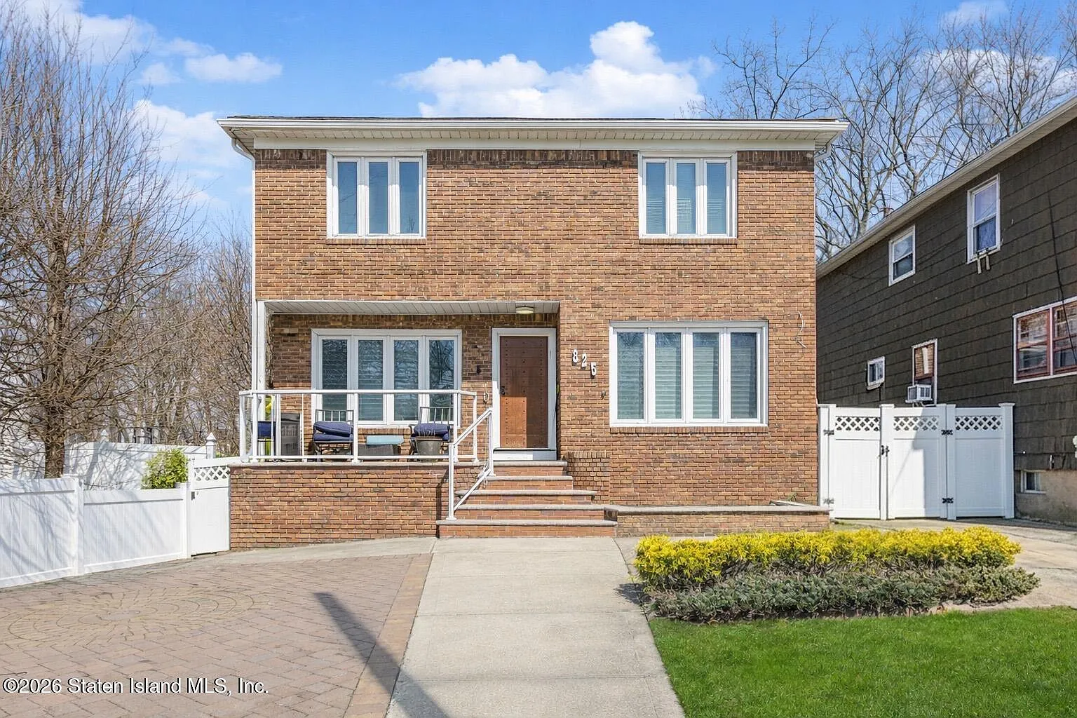 825 Willowbrook Rd photo 1