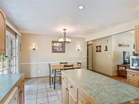 5th image of 7011 Locust Ave E
