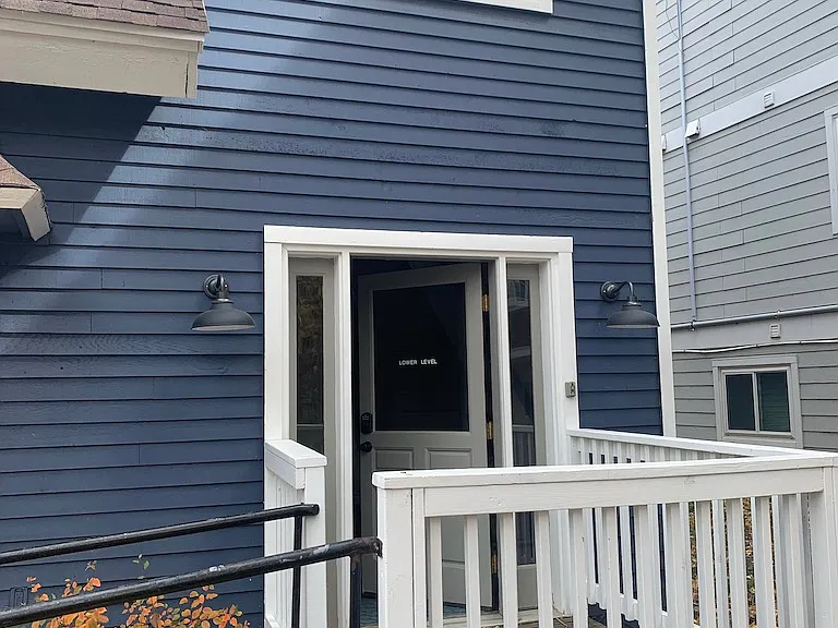 105 Jefferson Ave — Photo 1