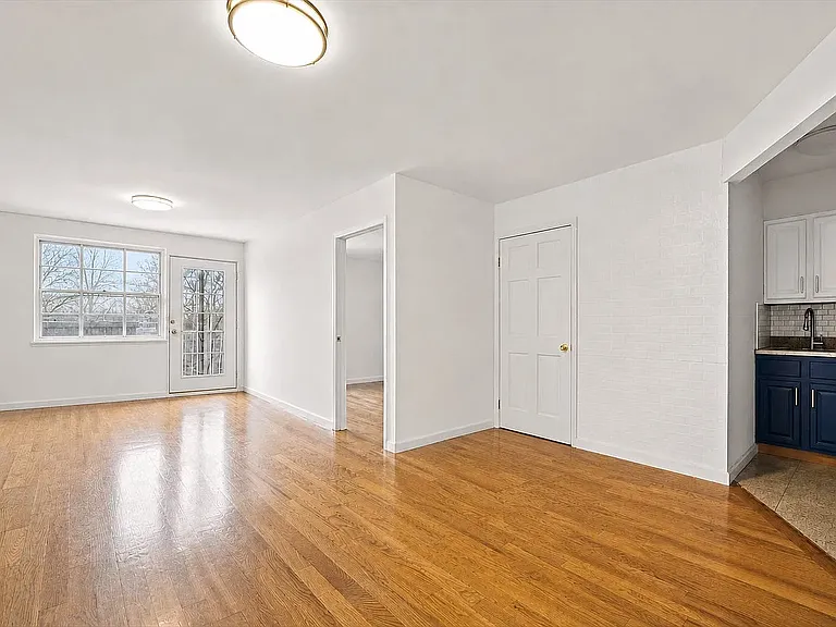 420 42nd St #3F — Photo 4