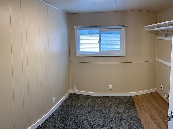 Laundry room or small 2nd bedroom