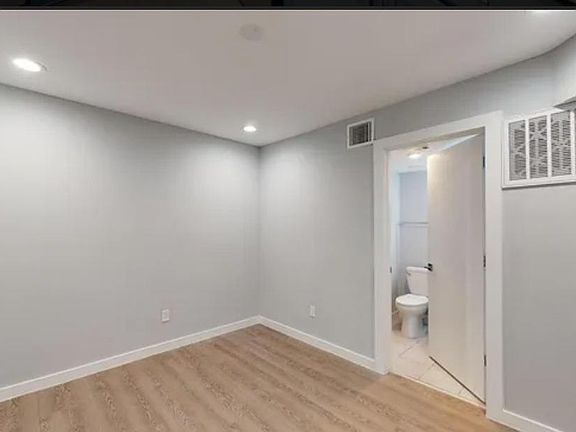 5th image of 4400 San Jacinto St #2-202