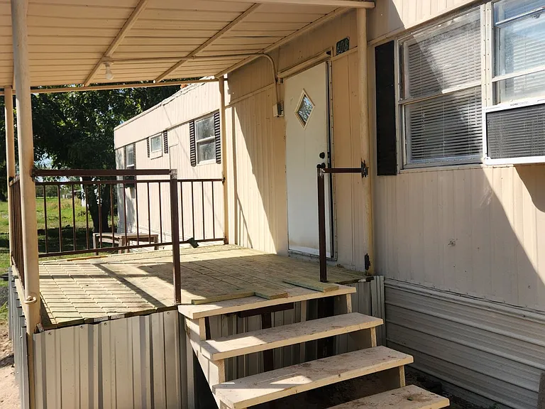 608 Humphrey St — Photo 2