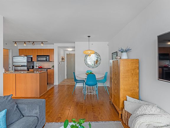 4th image of 1495 Richards St #501