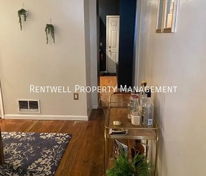 208 East St — Photo 9