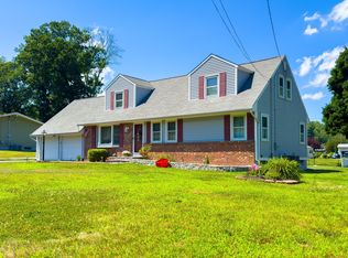 86 Chestnut Dr, Derby, CT 06418
