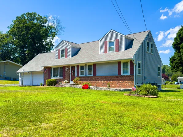 86 Chestnut Drive, Derby, CT 06418