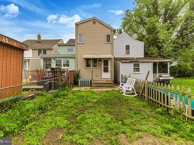 466 Logan Ave — Photo 20