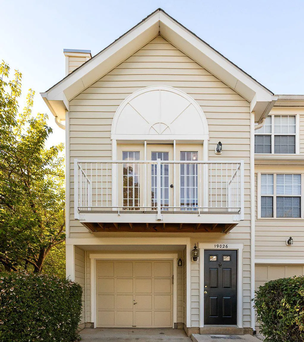 3 bed, 1.0 bath, 1598 sqft, $2,800 — Photo 1