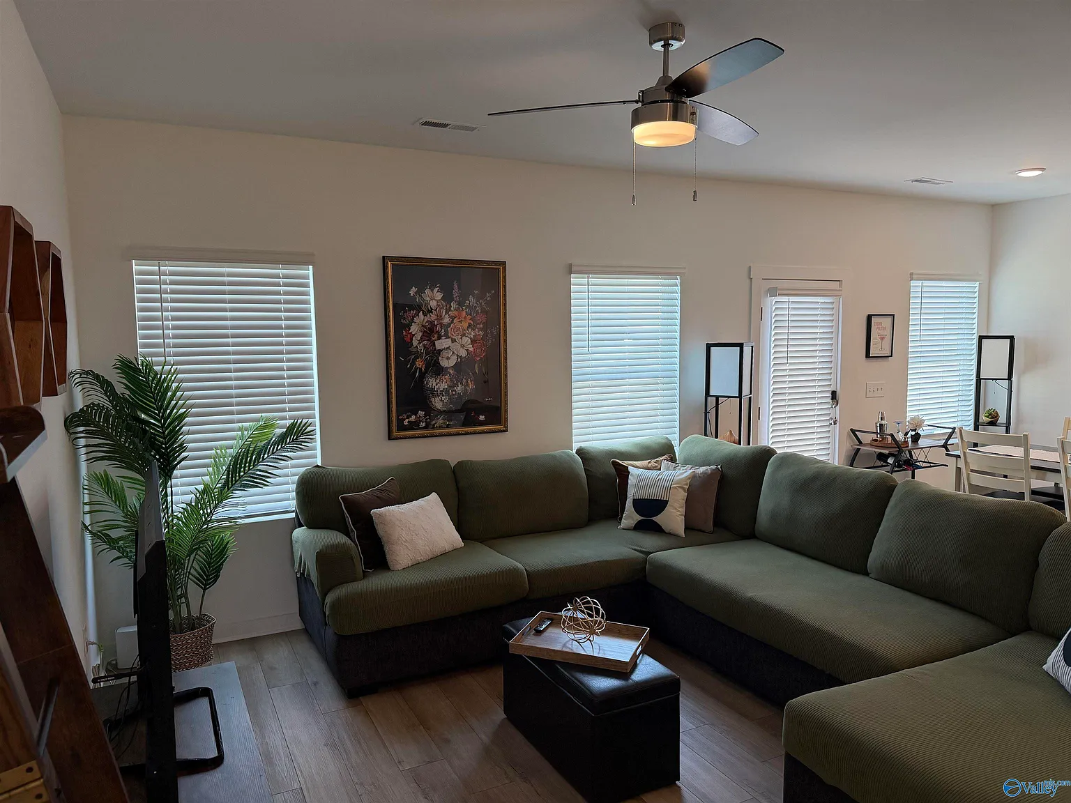 3 bed, 2.5 bath, 1555 sqft, $2,300 — Photo 2
