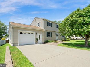 4 Blue Grass Dr, Ewing, NJ 08638