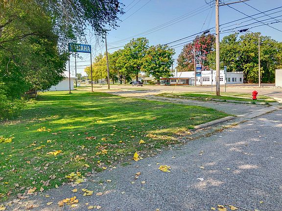 3rd image of 5001 N Grand River Ave