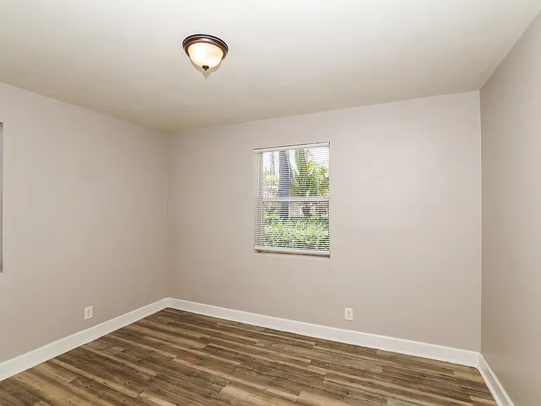 826 S D St — Photo 12