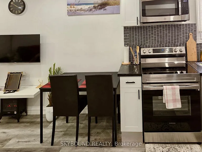 2586 Foxmeadow Rd N #1 — Photo 7