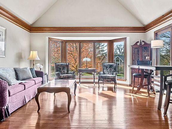 4th image of 401 Columbine Ln