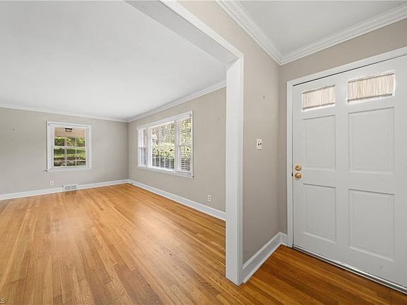 4th image of 2801 Deerwood Dr