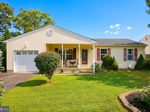 228 Tackle Ave, Manahawkin, NJ 08050