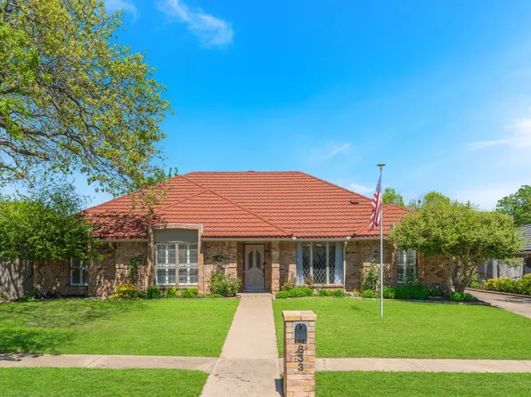 833 Saddlebrook Dr S, Bedford, TX 76021