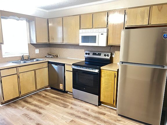 5th image of 1011 S Poplar Dr #B