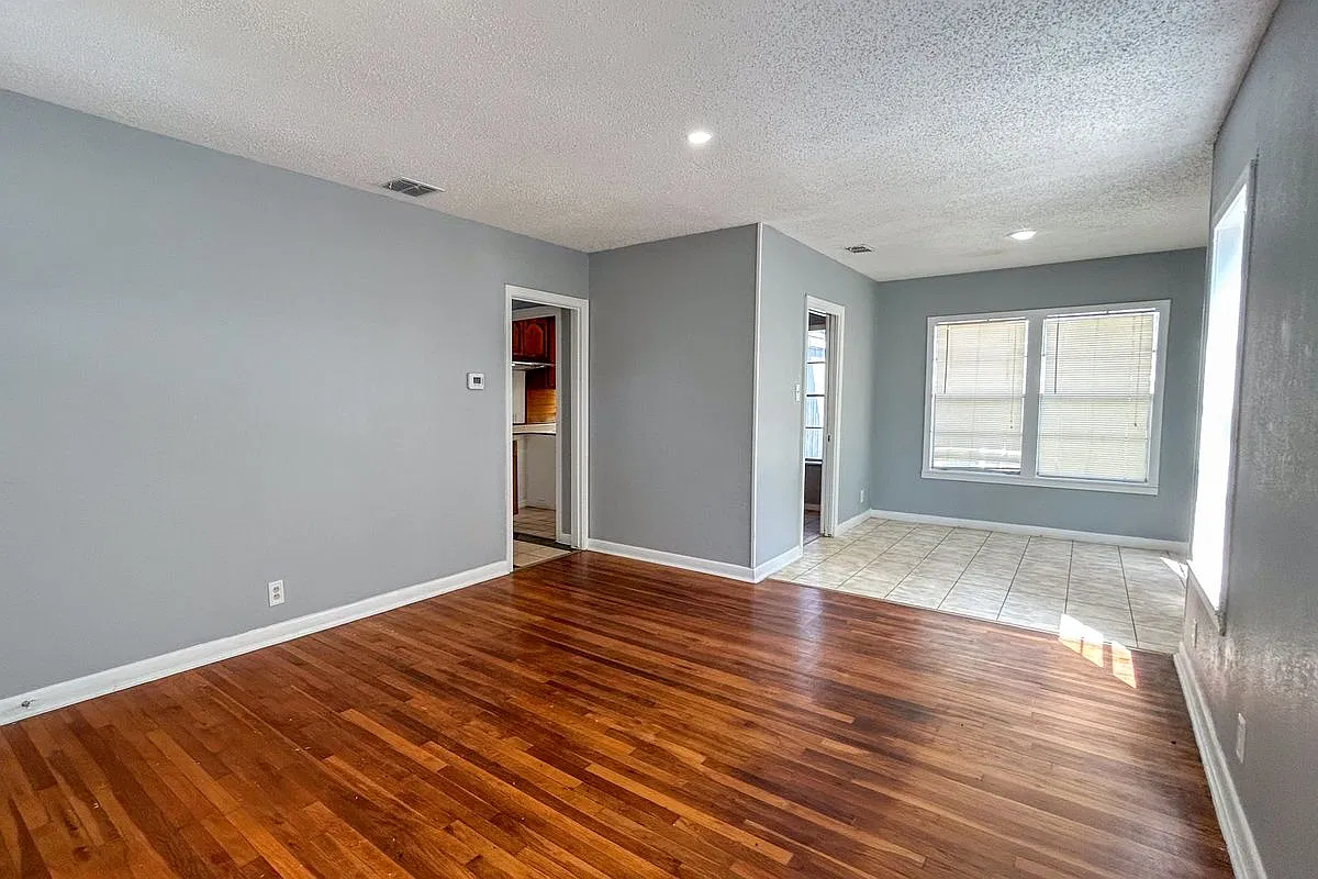 3 bed, 1.0 bath, 1057 sqft, $1,375 — Photo 4