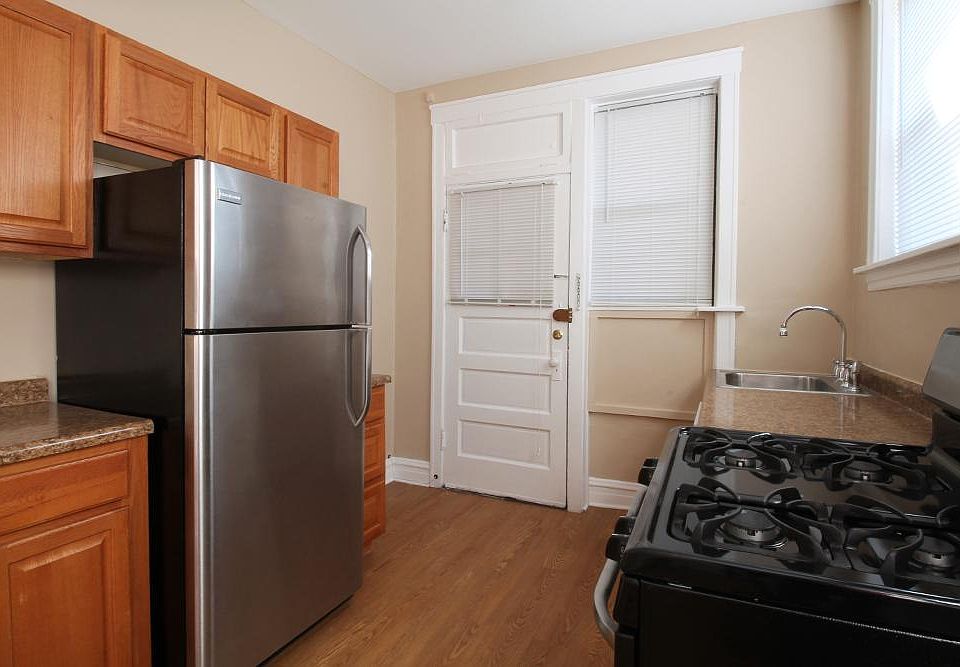 1st image of 904 N Austin Blvd APT 3I