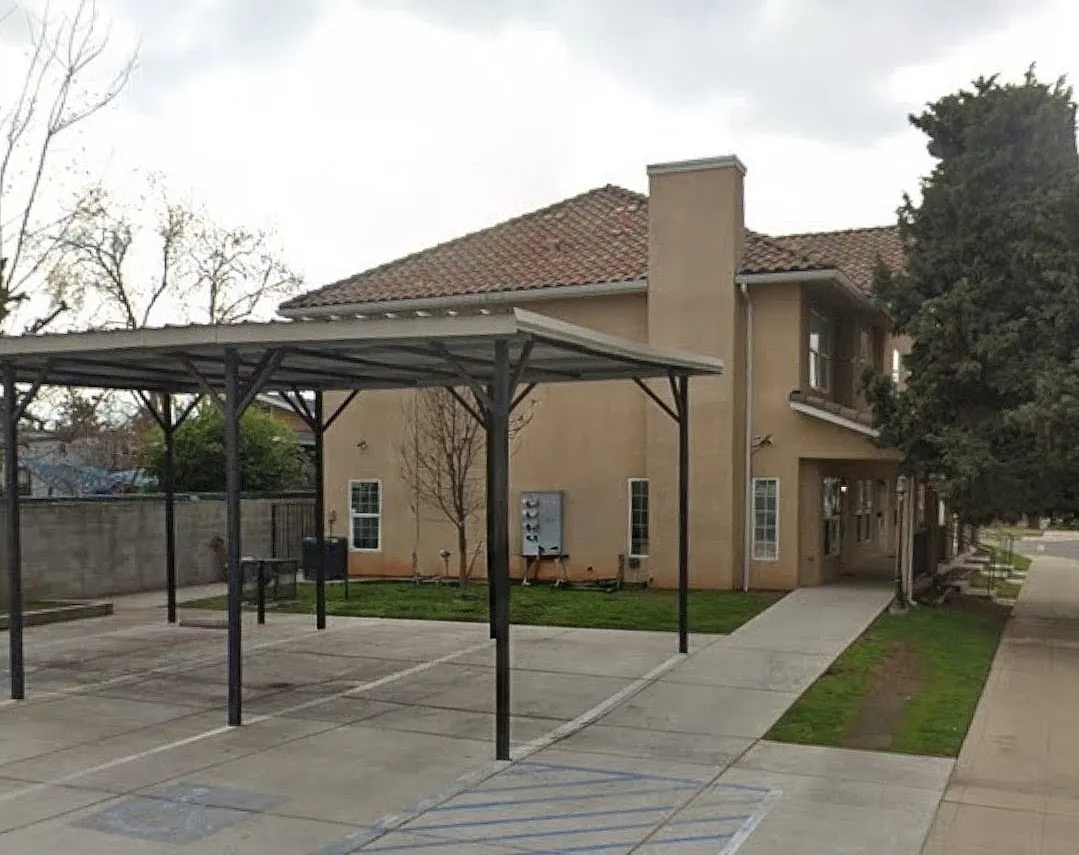 3 bed, 2.5 bath, 1591 sqft, $1,750 — Photo 2