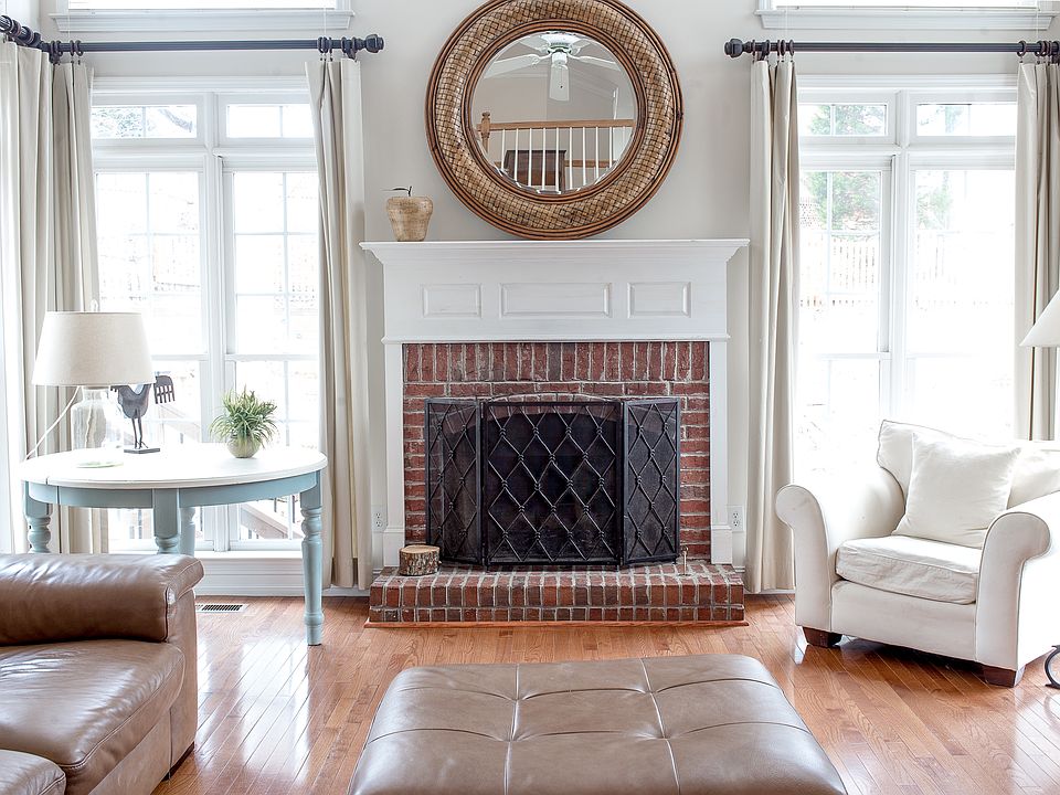 1st image of 1128 Queensgate Dr SE