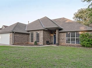 19608 Harness Ct, Edmond, OK 73012