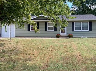 705 Swails Dr, Wathena, KS 66090