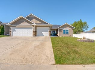 3218 Vantassel Dr, Bismarck, ND 58501