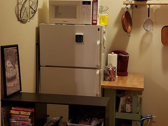5th image of 4228 N Kenmore Ave APT 207