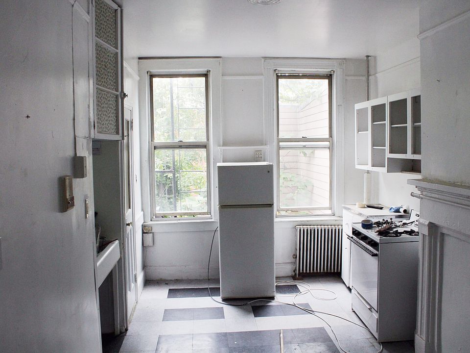 2nd image of 80 Eagle St #2RGHT