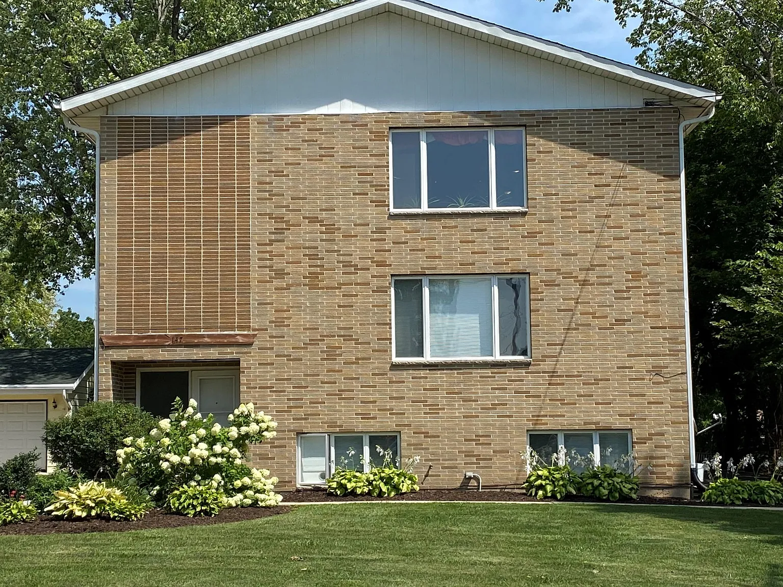 147 Curtis St — Photo 1