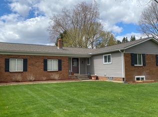 3511 Tara Dr, Highland, MI 48356