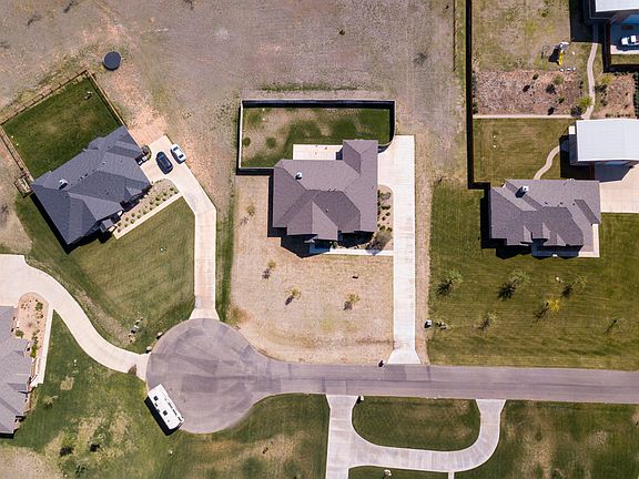 4th image of 19221 Sonoma Dr