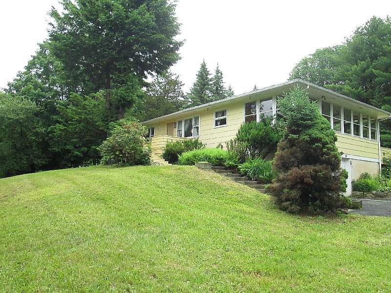 1st image of 42 Brooks Dr