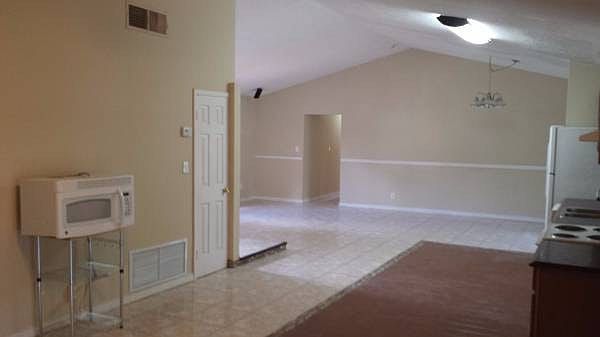1st image of 618 Fruitwood Ave