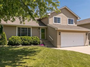 518 Huntington Ridge Rd NE, Cedar Rapids, IA 52402