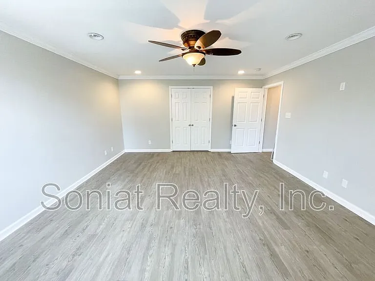 1876 Mirabeau Ave — Photo 4